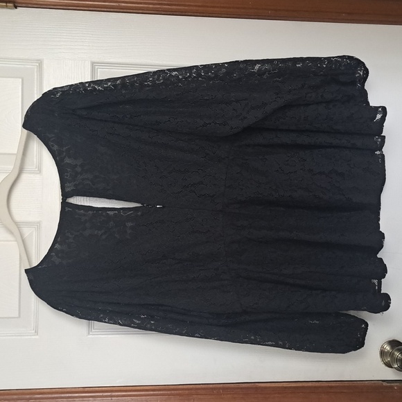 NWT TORRID LACE LONG SLEEVE PEPLUM BLOUSE. - Picture 8 of 8